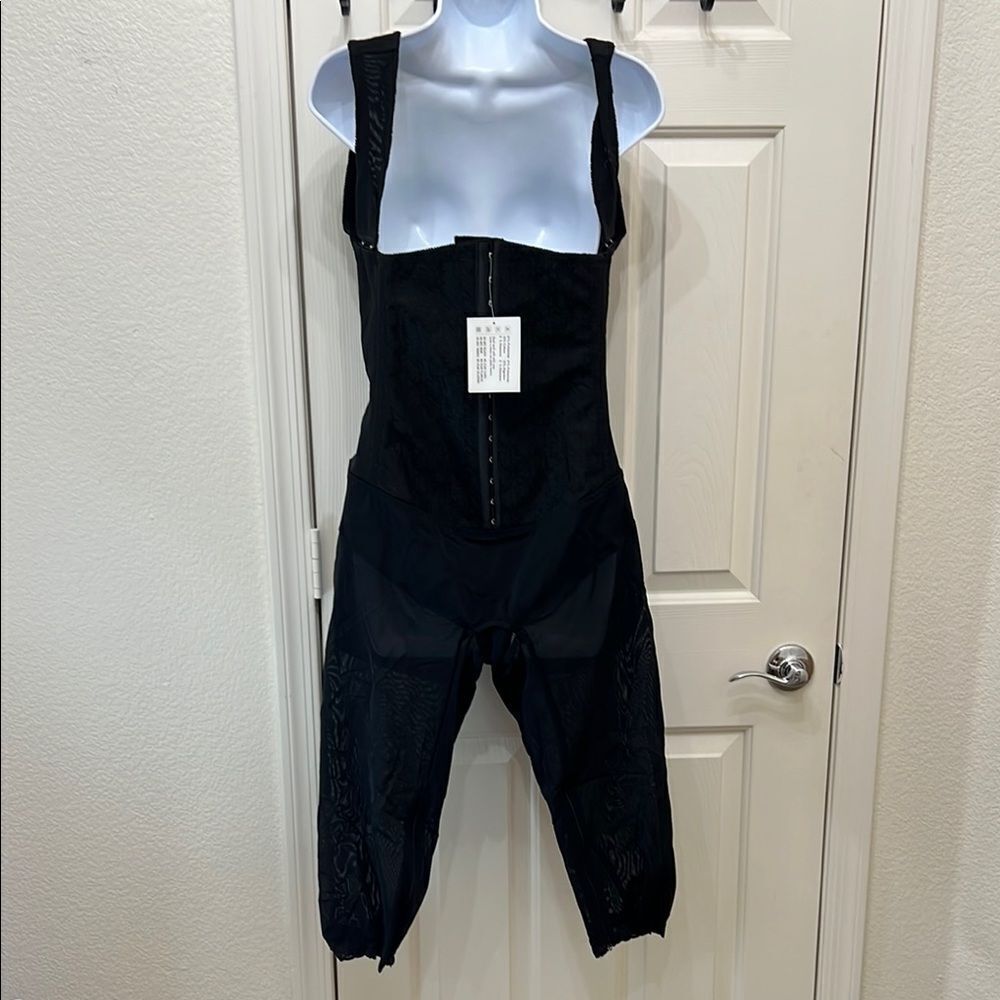 Ardyss Full Coverage Maximum Control Body Girdle Black Adjustable Hook Eye Close